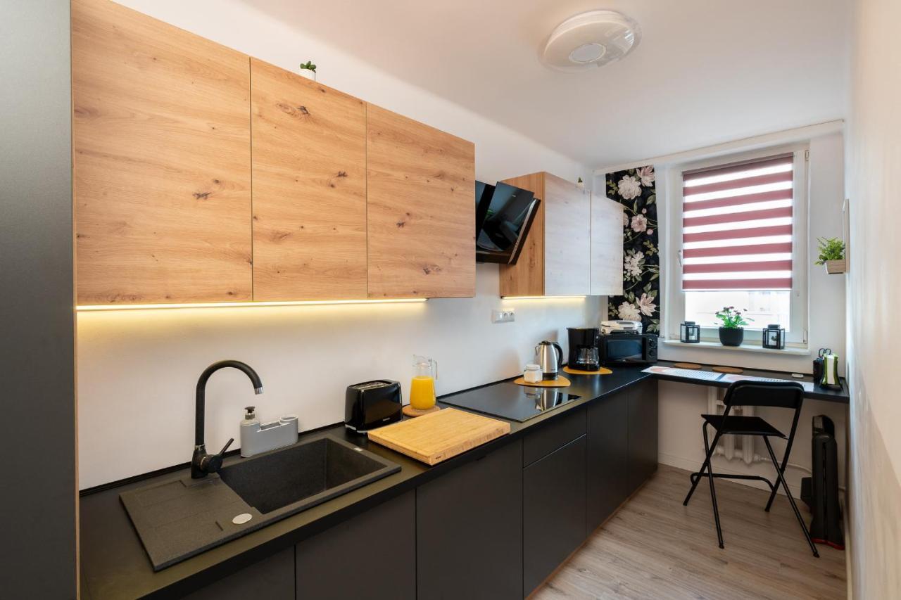 Staymoovers - Ladne Mieszkanie W Poblizu Energylandii - Parking Zator Buitenkant foto